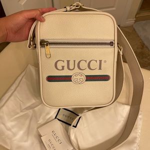Authentic Gucci Logo Zip Messenger Bag White